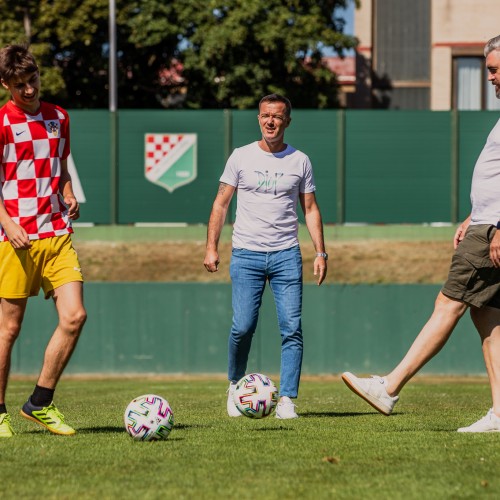 211850280_1916653898490365_150306314639359730_n